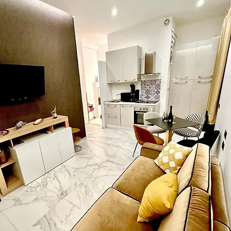 Quo Vadis Apartment *